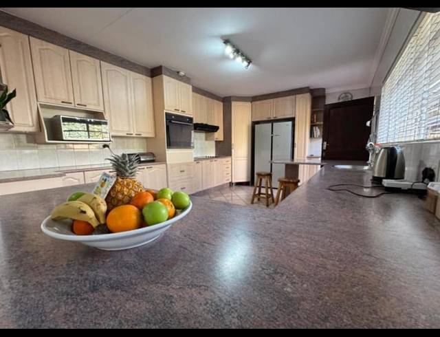 4 BEDROOM HOUSE FOR SALE IN BRACKENHURST